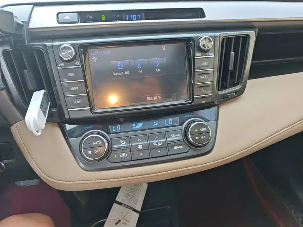 Toyota RAV4 — миниатюра 13