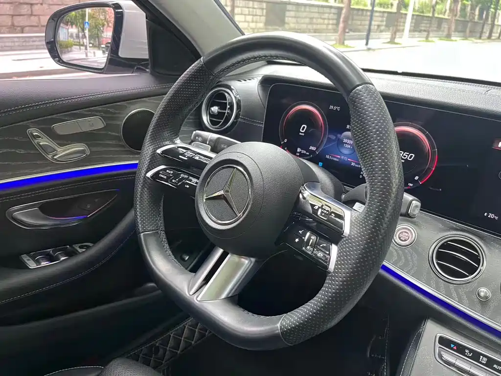 Mercedes-Benz E-Class — миниатюра 4