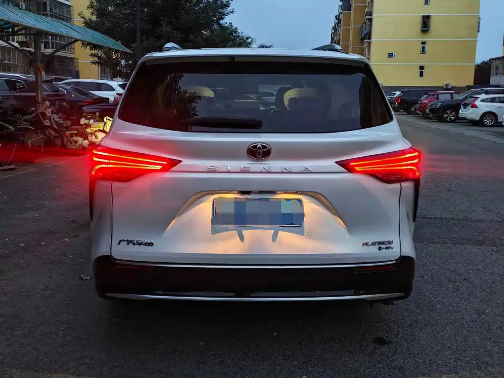 Toyota Sienna — миниатюра 5