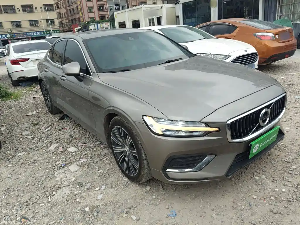 Volvo S60 2022 B4 Luxury