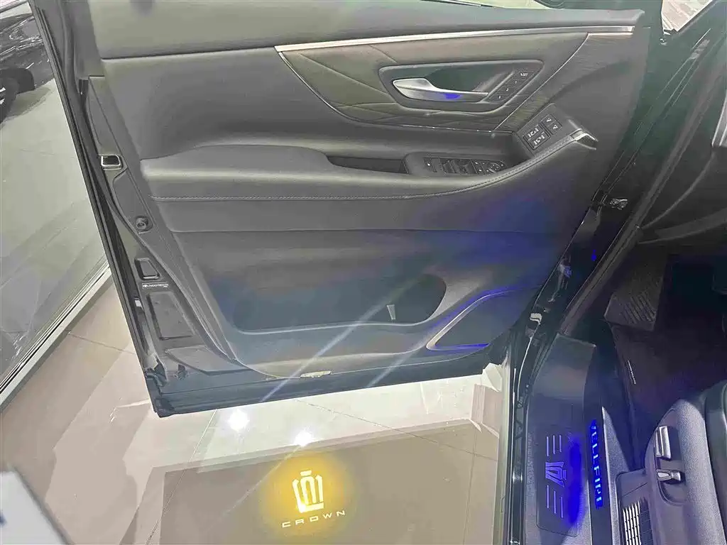 Toyota Vellfire — миниатюра 6