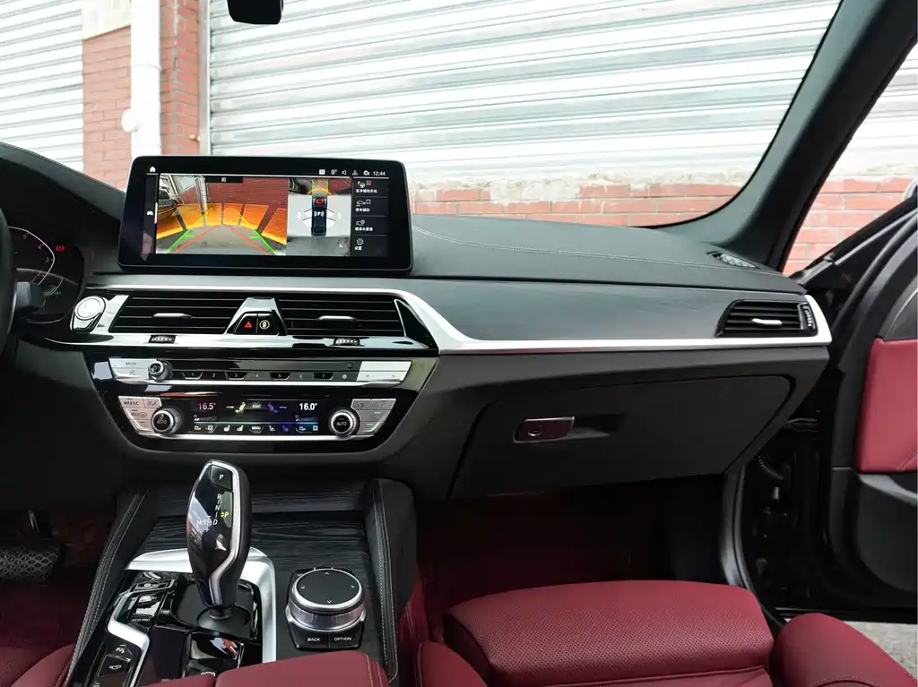 BMW 5 Series — миниатюра 23