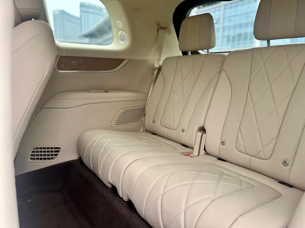 AITO ASK THE WORLD M9