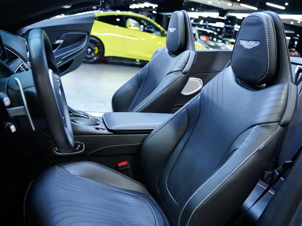 Aston Martin DB11 — миниатюра 11