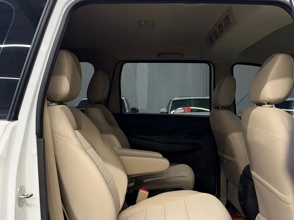 Wuling Hongguang — миниатюра 7