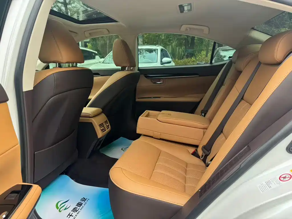 Lexus ES — миниатюра 6