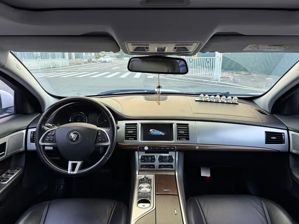Jaguar XF — миниатюра 5