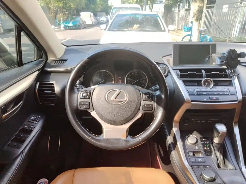 Lexus NX — миниатюра 3