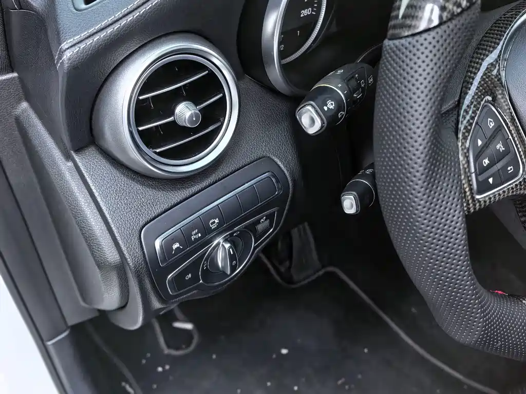 Mercedes-Benz GLC — миниатюра 12