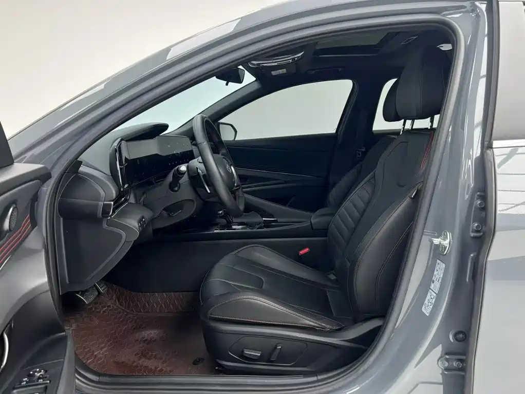 Hyundai Elantra — миниатюра 12