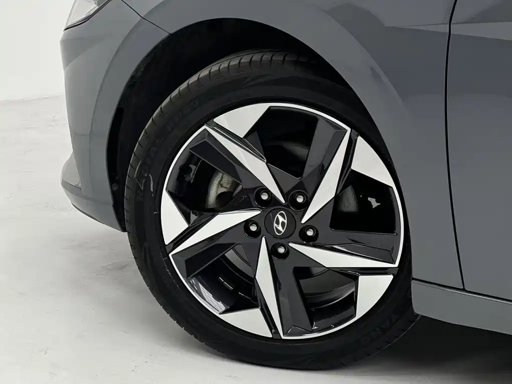 Hyundai Elantra — миниатюра 11