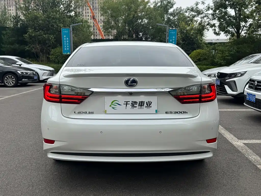Lexus ES — миниатюра 15
