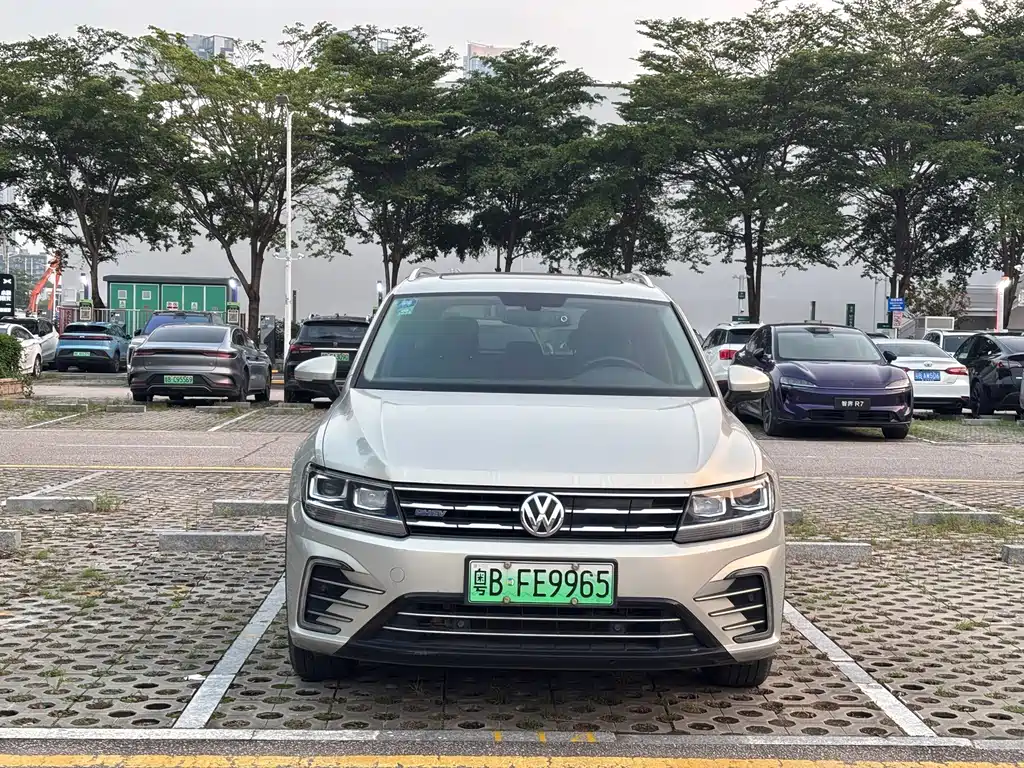 Volkswagen Tiguan L PHEV — миниатюра 2