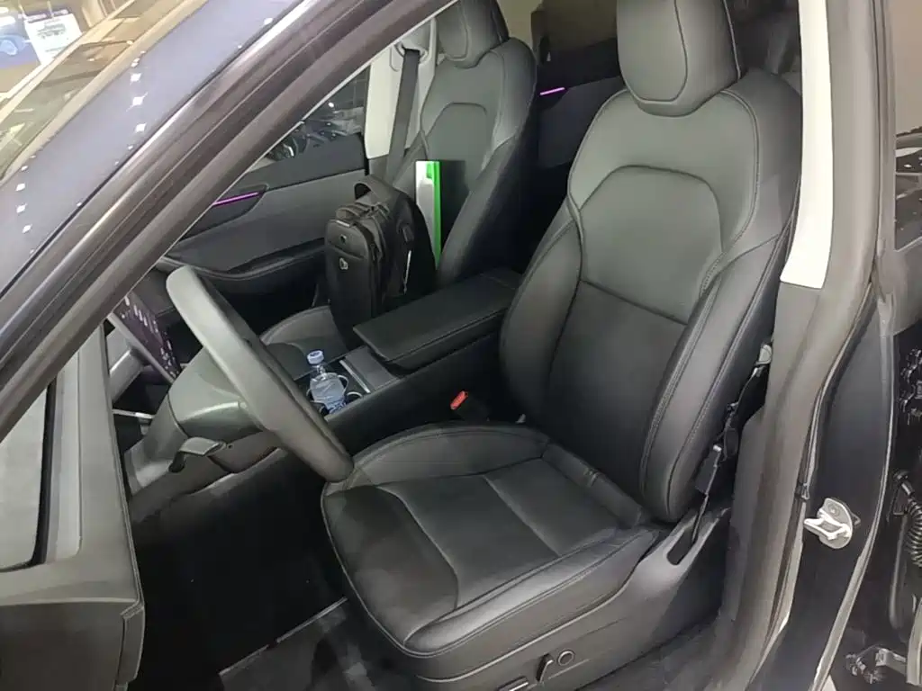 Tesla Model Y — миниатюра 15