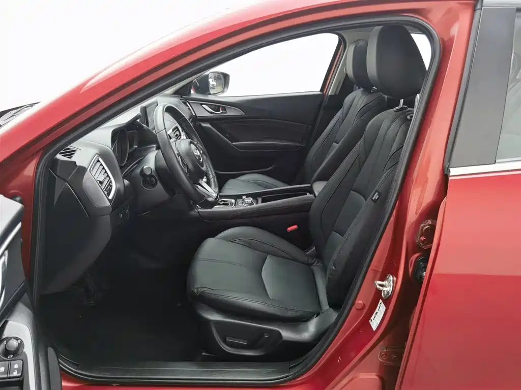 Mazda Mazda3 3 2017 2.0L AT Luxury V