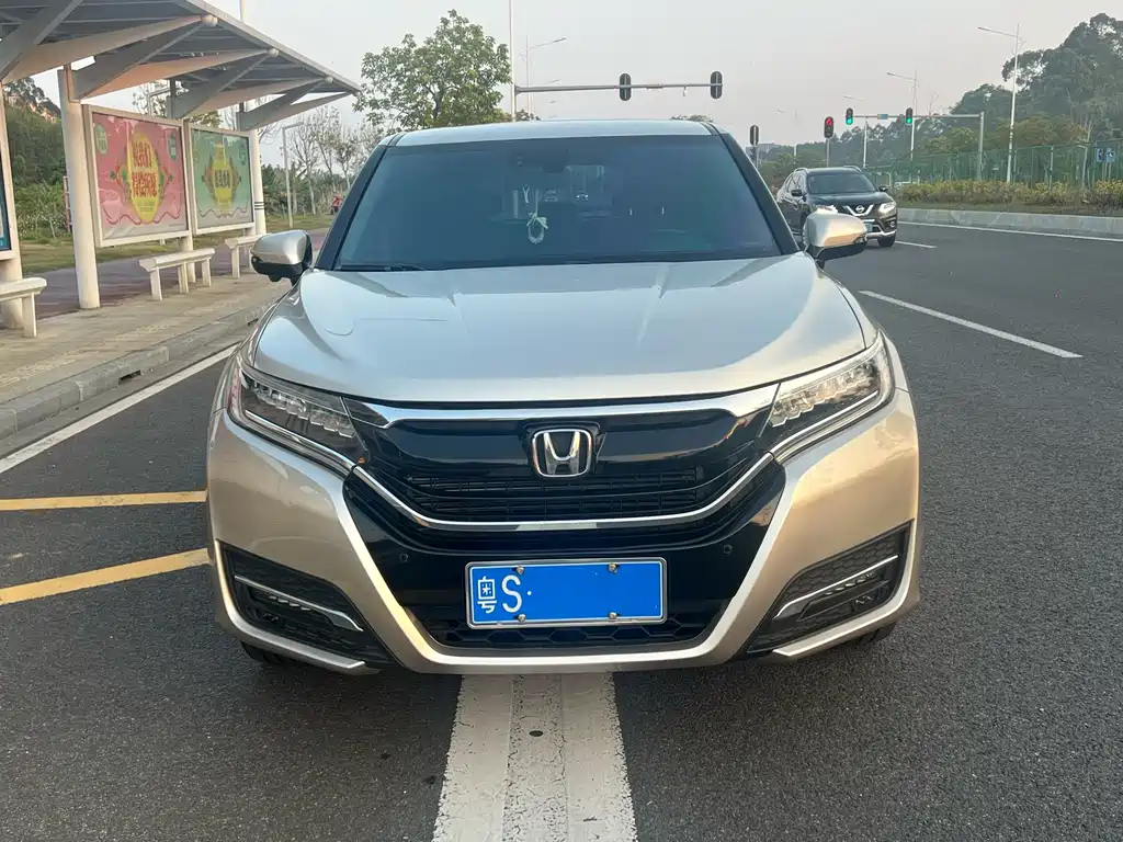 HONDA UR V