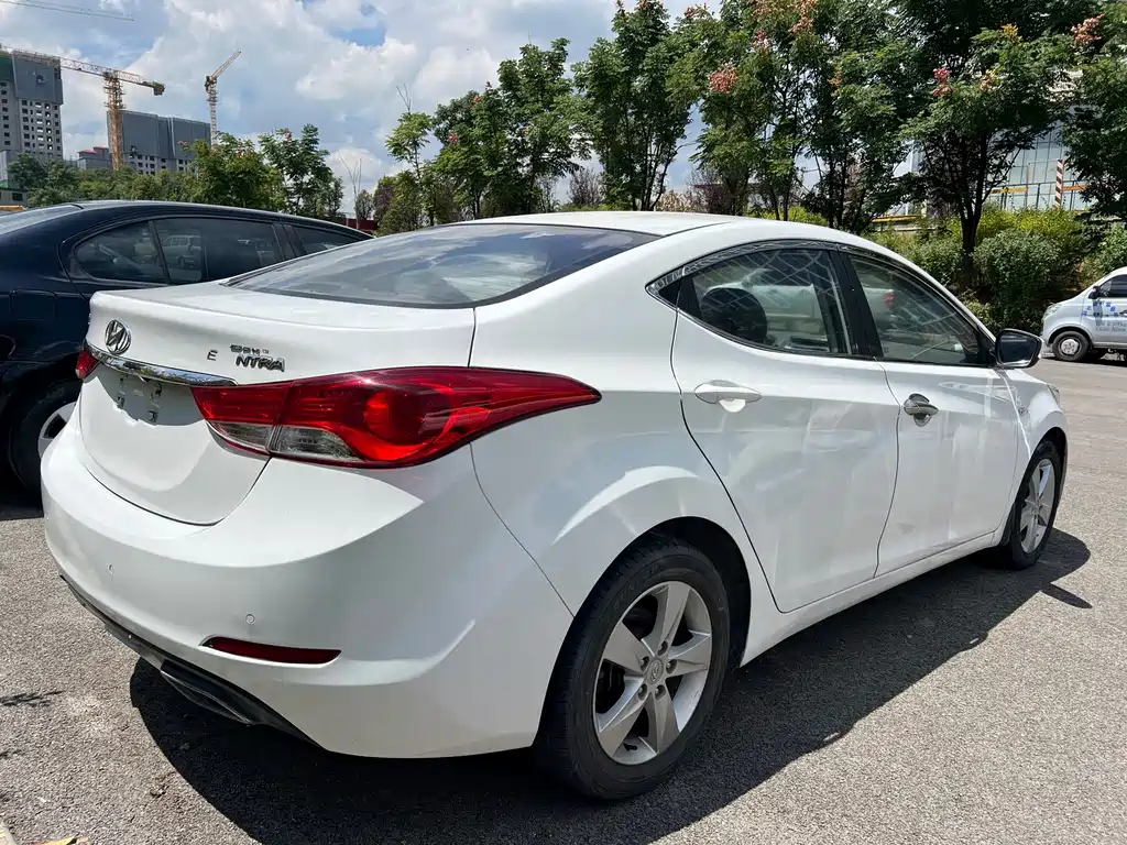 Hyundai Elantra Langdong — миниатюра 10