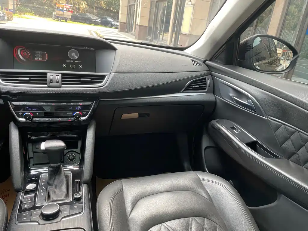 Borgward BX7 — миниатюра 12