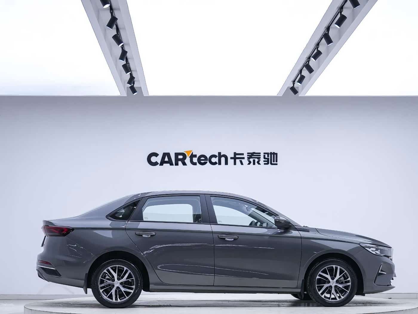 Geely Emgrand 1.5 л 2024 г. Серебристо-серый, пробег 6600 км