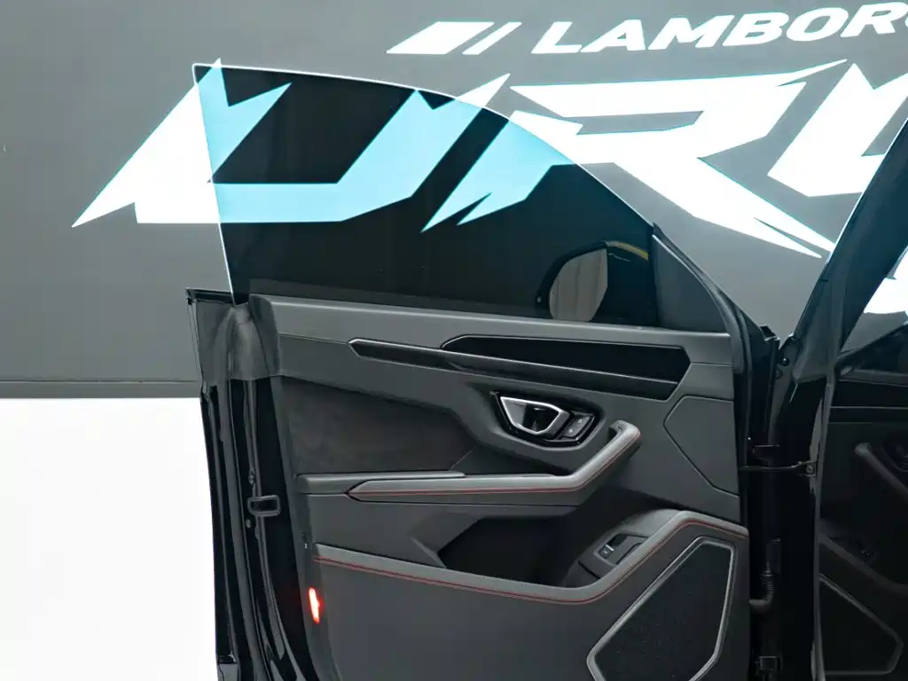 Lamborghini Urus — миниатюра 17