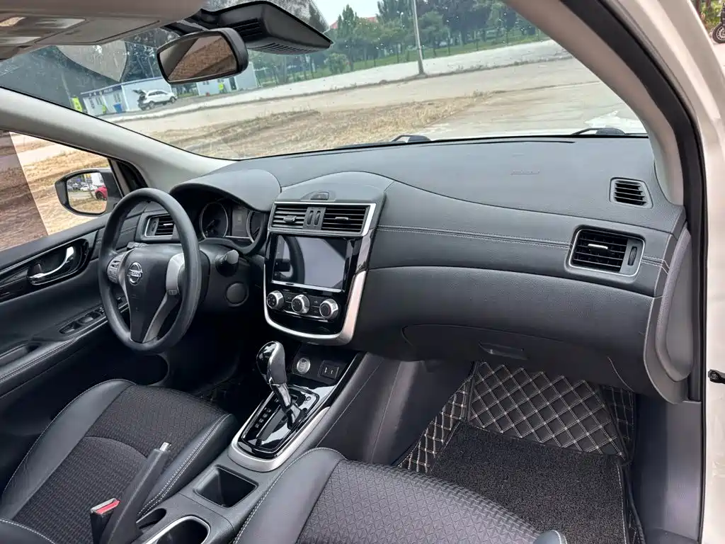 Nissan Tiida — миниатюра 16