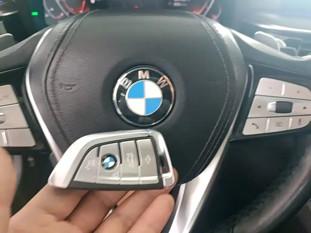 BMW 5 Series — миниатюра 9