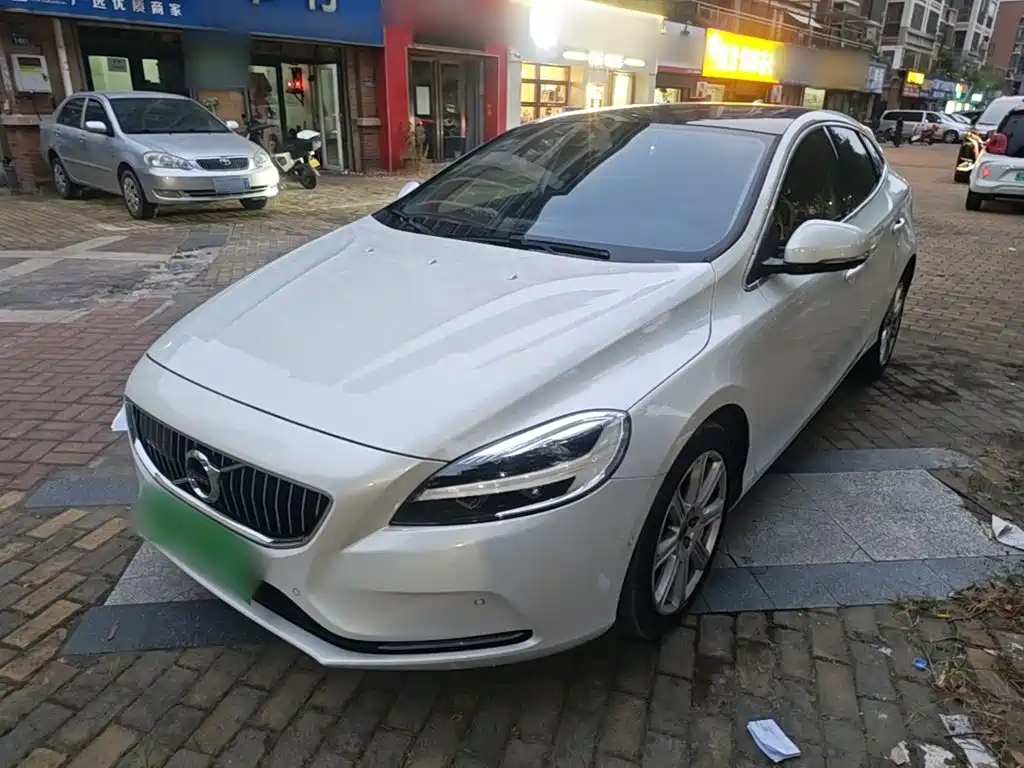 Volvo V40 — миниатюра 2