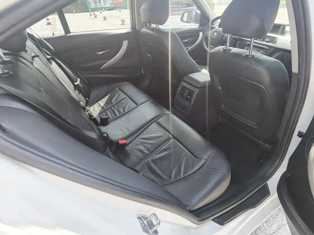 BMW 3 Series — миниатюра 10