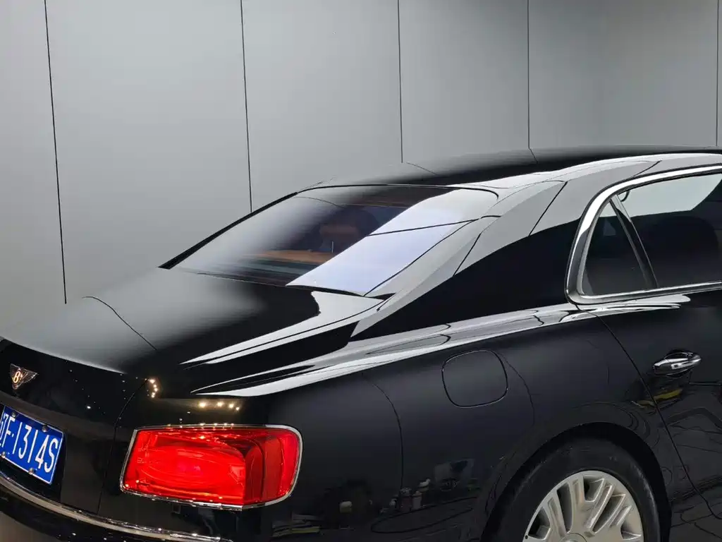 Bentley Flying Spur — миниатюра 5