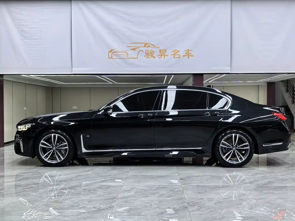 BMW 7 Series — миниатюра 7