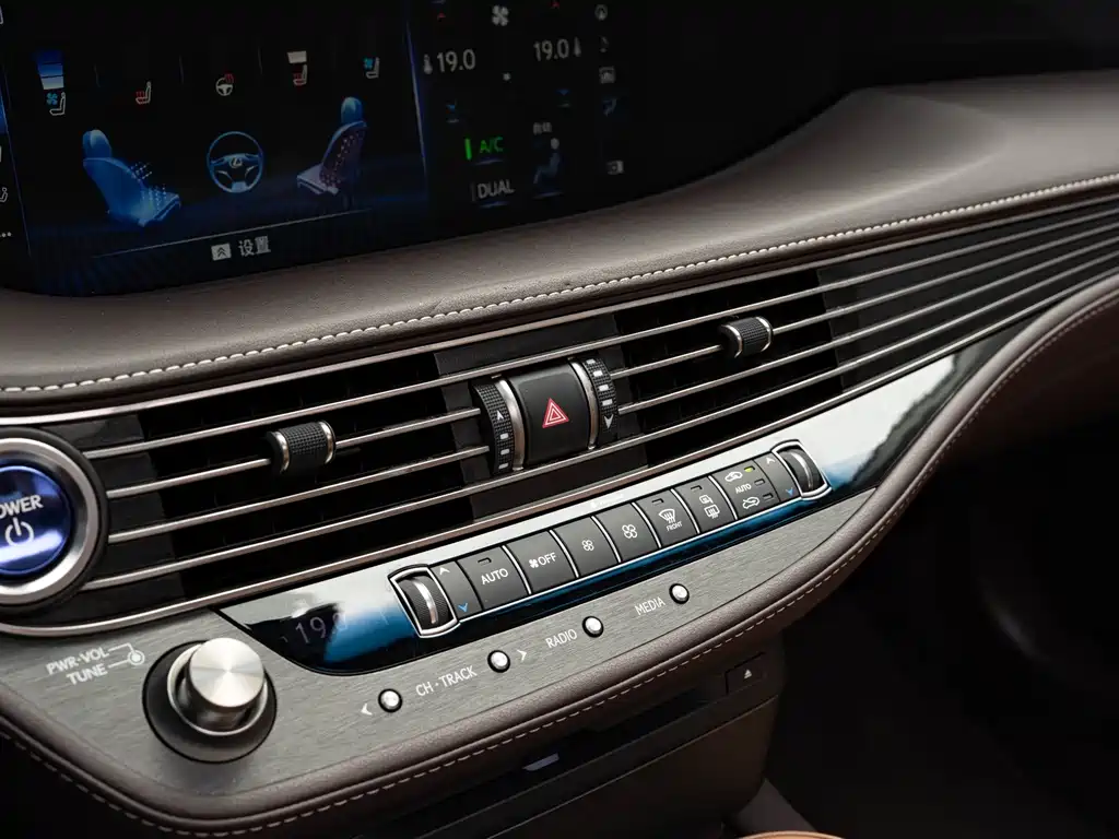 Lexus LS — миниатюра 17