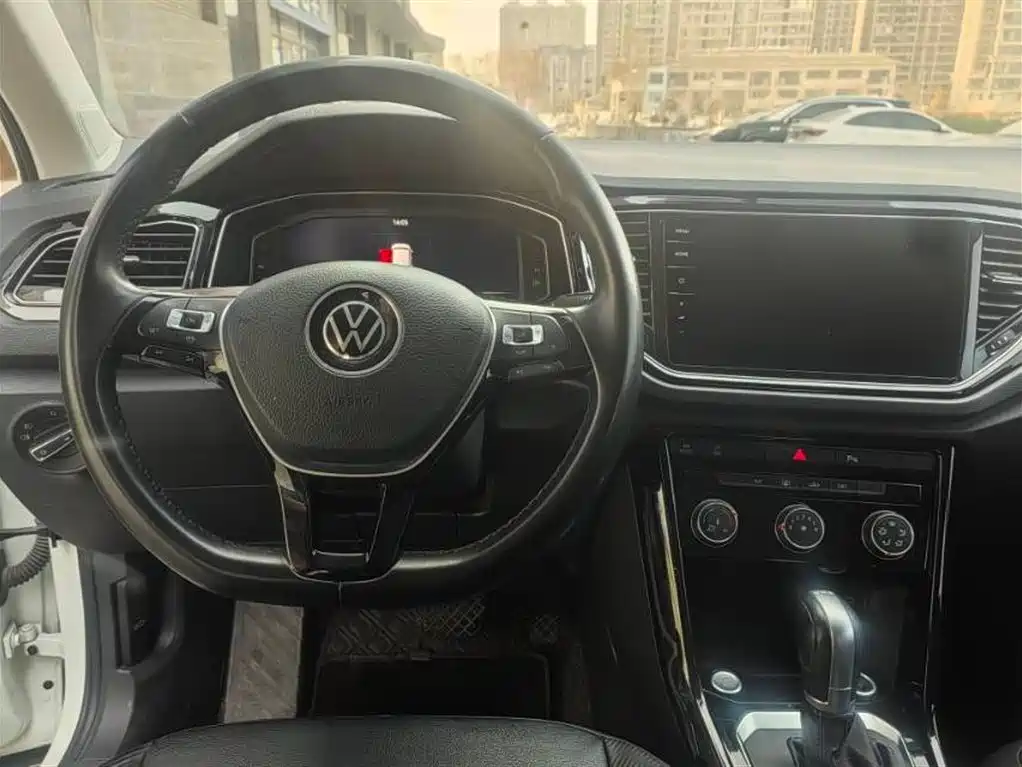 VOLKSWAGEN T ROC EXPLORING SONGS