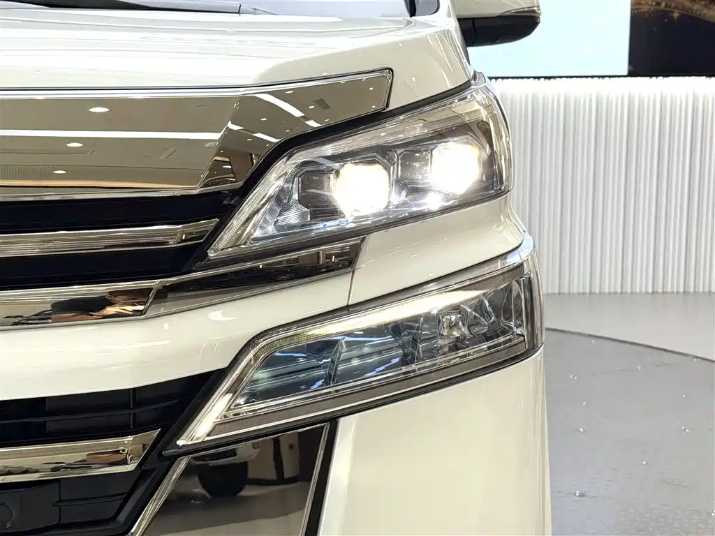 Toyota Vellfire 2020 2.5L HV Luxury