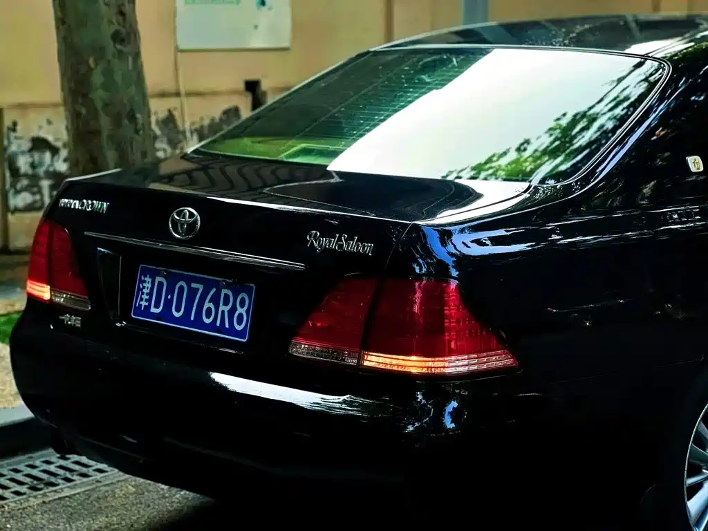 Toyota Crown — миниатюра 8