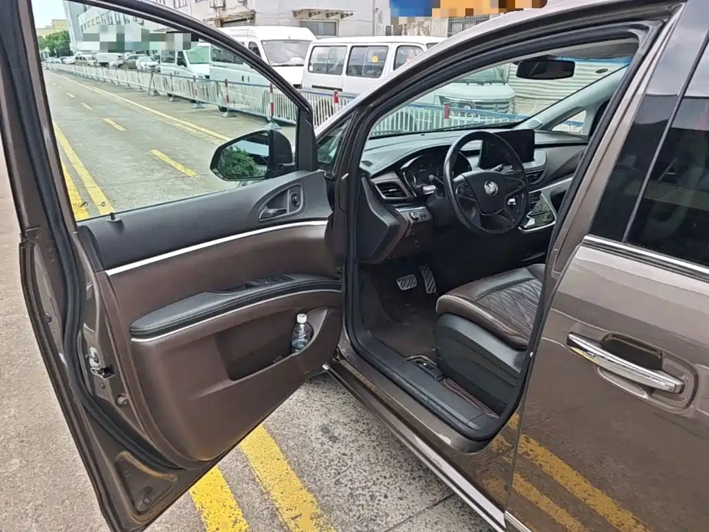 Buick GL8 — миниатюра 16