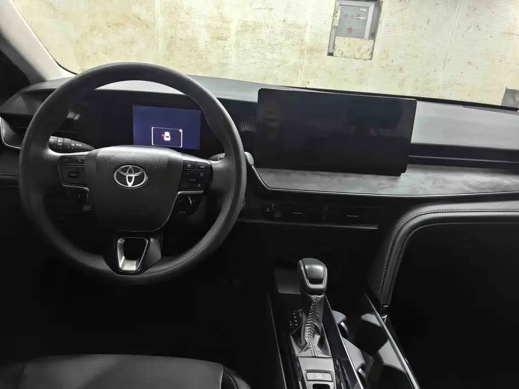 Toyota Camry - фото 4