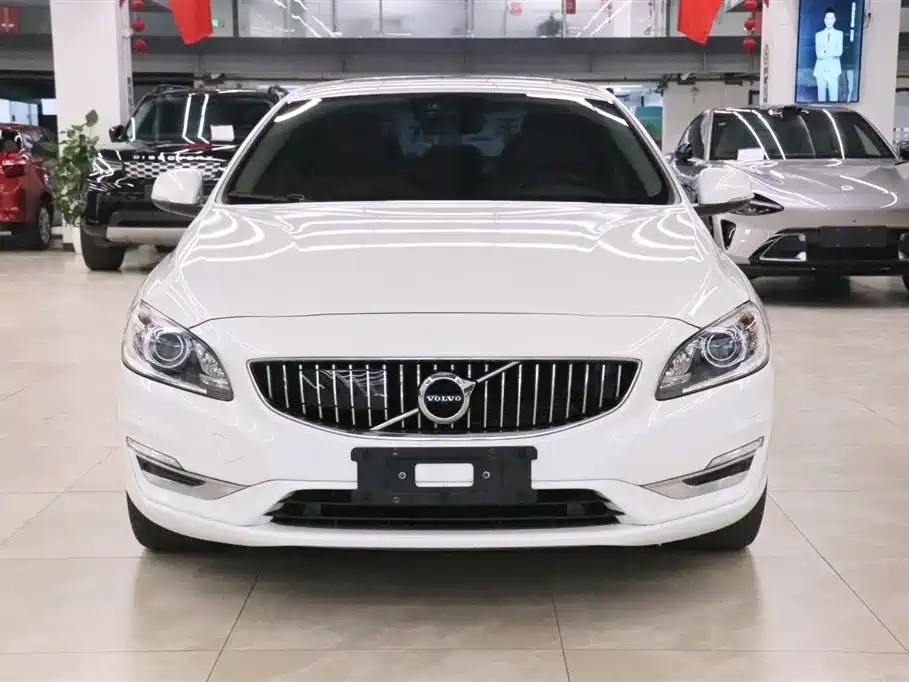 Volvo S60 PHEV — миниатюра 2