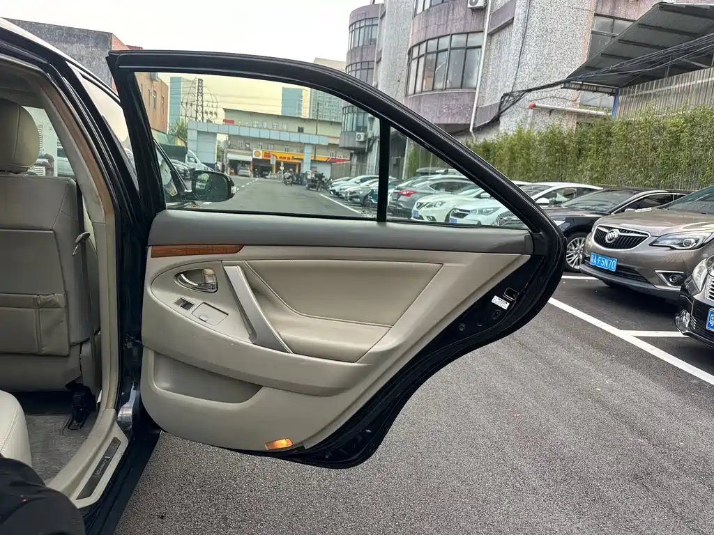 Toyota Camry — миниатюра 13