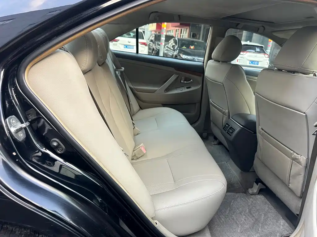 Toyota Camry — миниатюра 14