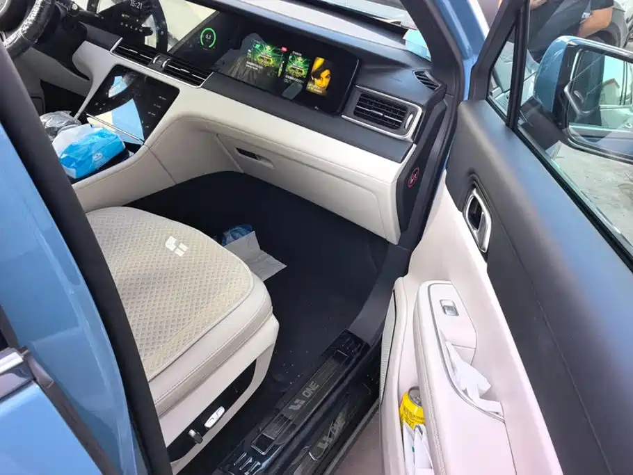 Li Auto Li ONE — миниатюра 8