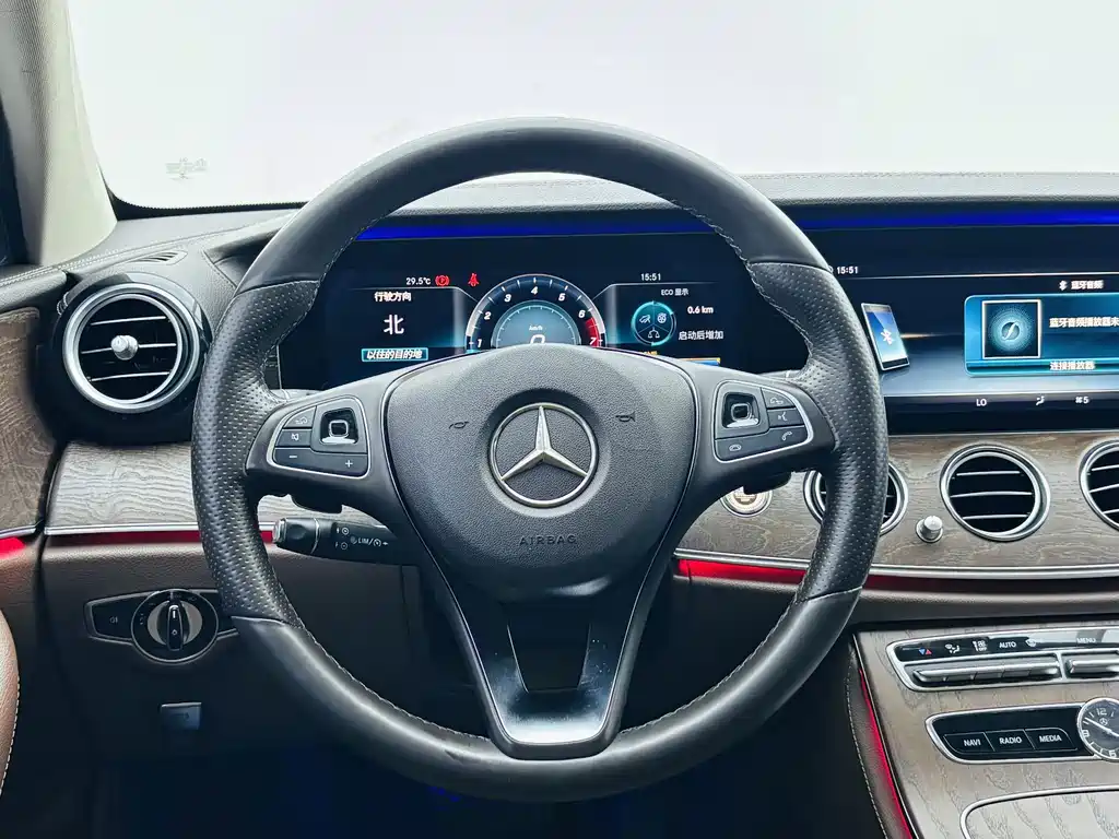 Mercedes-Benz E-Class — миниатюра 12