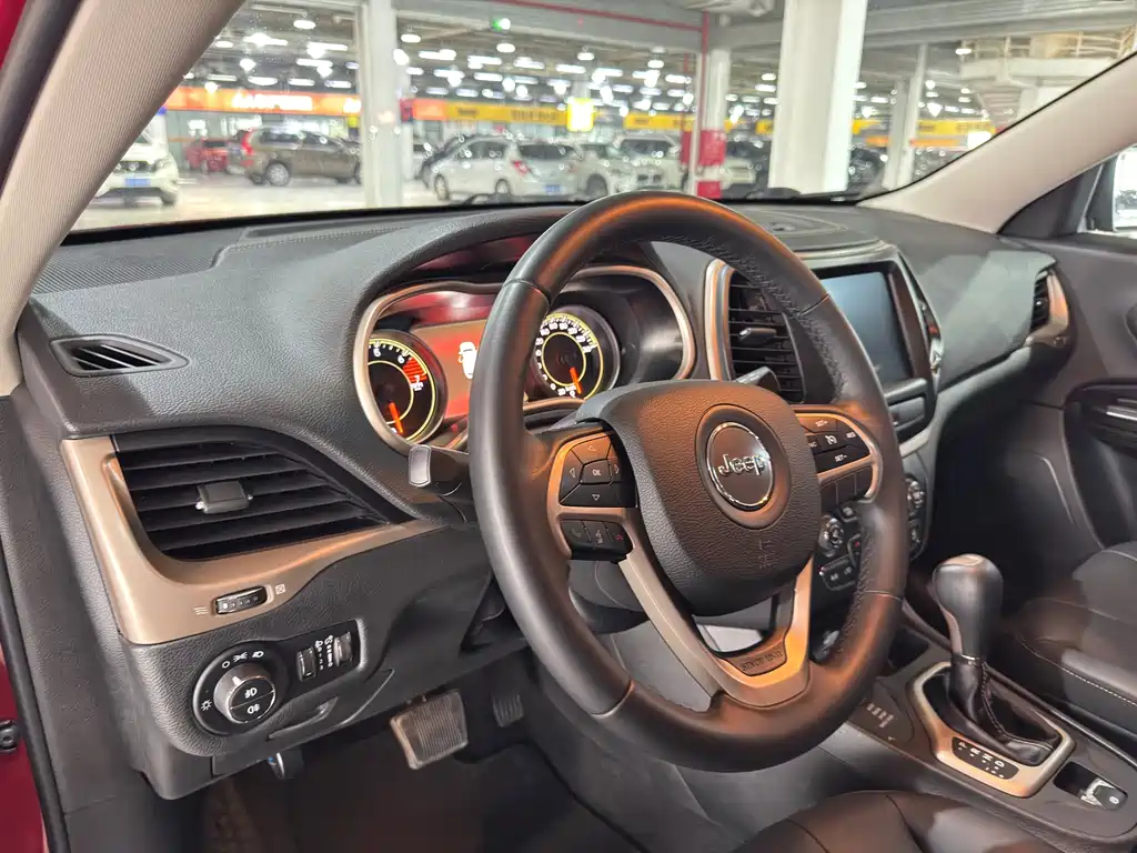 Jeep Cherokee — миниатюра 12