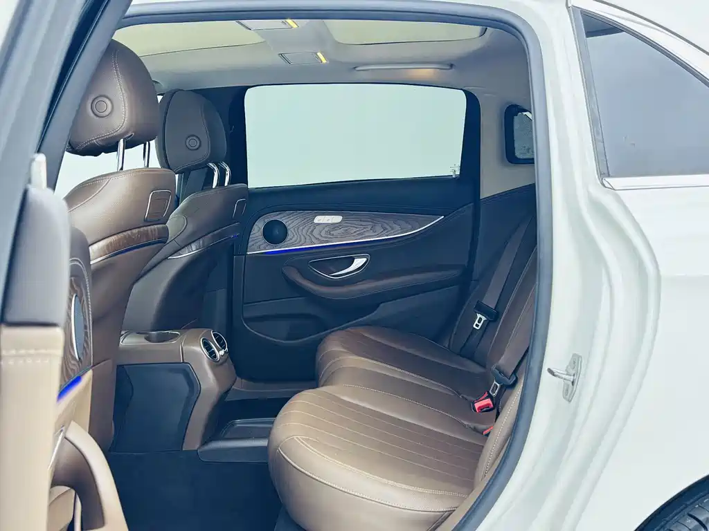 Mercedes-Benz E-Class — миниатюра 15