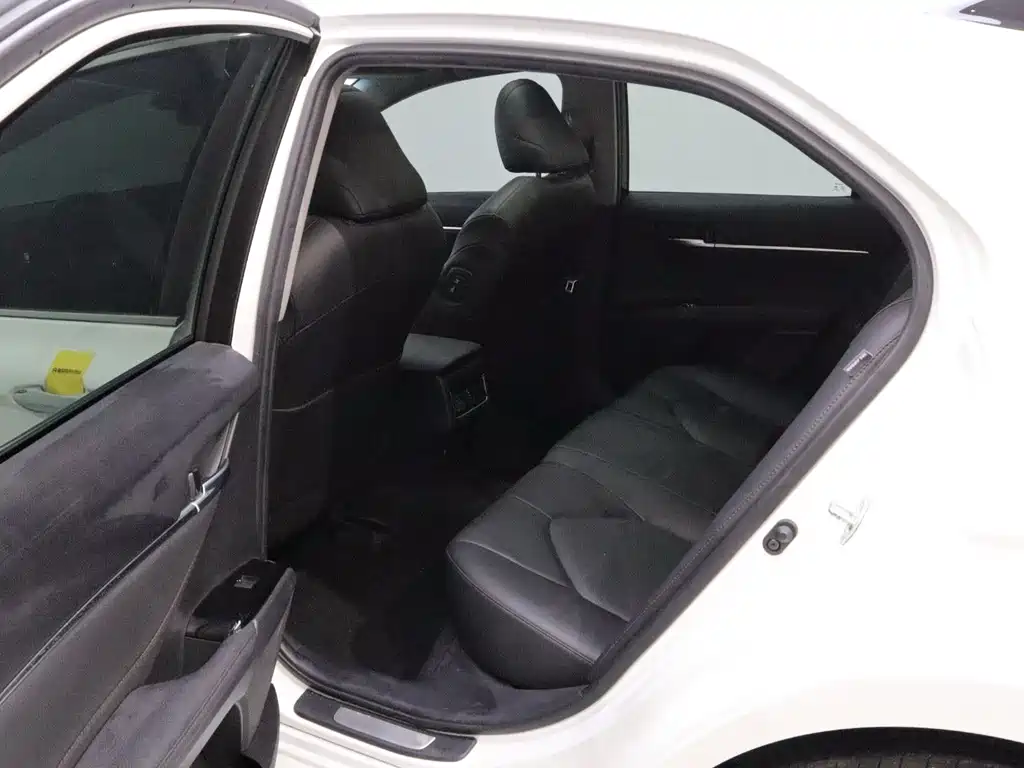 Toyota Camry — миниатюра 12