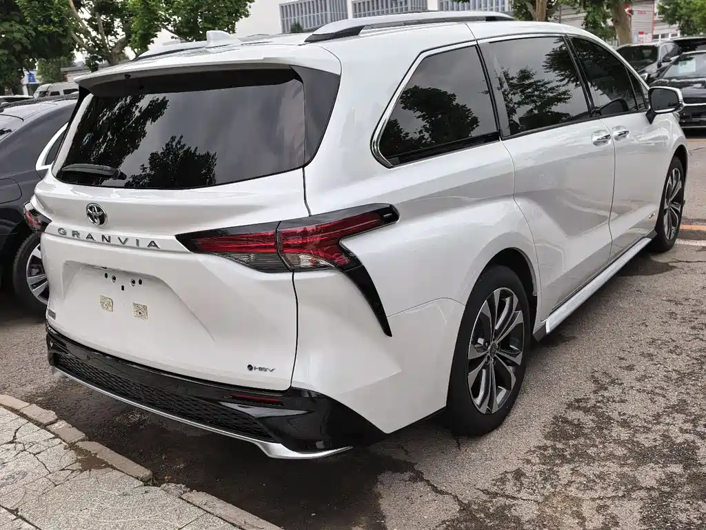 Toyota Granvia 2024 2.5L ULTRA