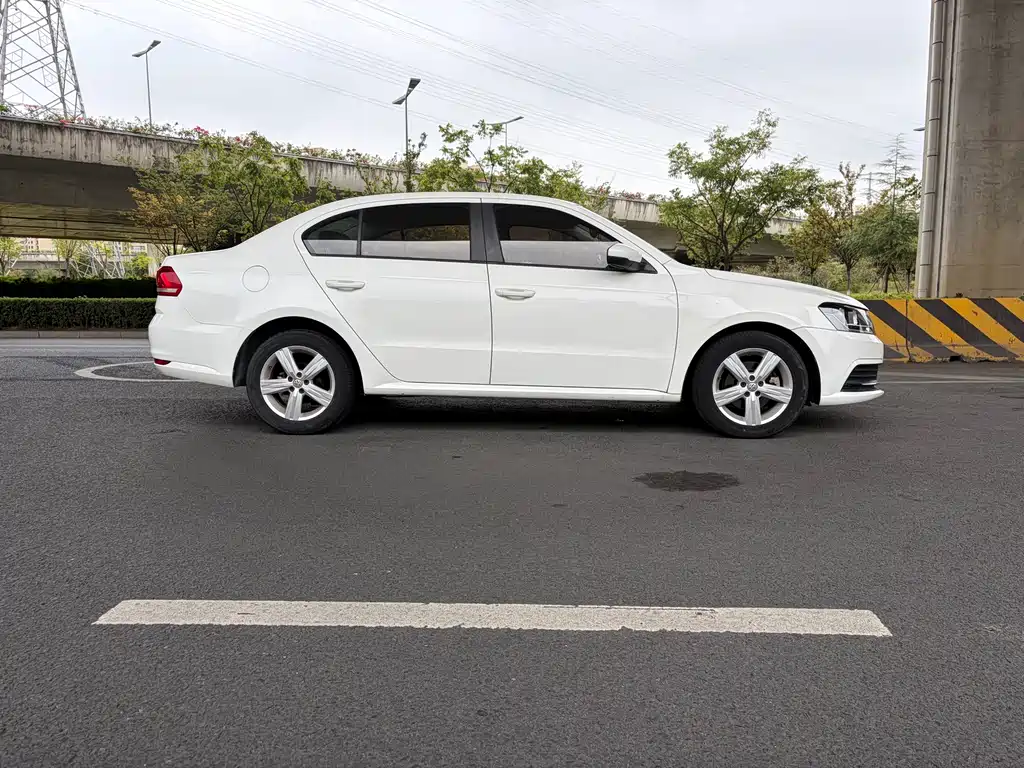 Volkswagen Lavida — миниатюра 3