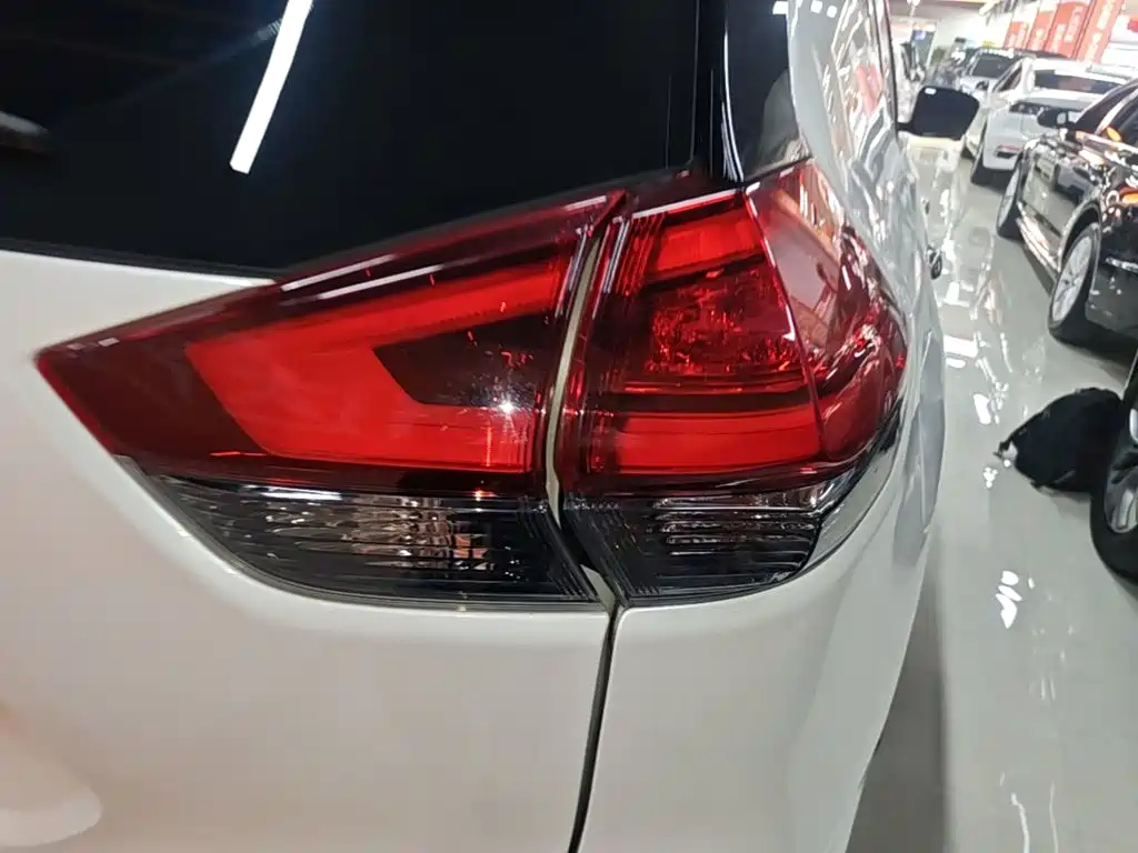 Nissan X-Trail — миниатюра 8