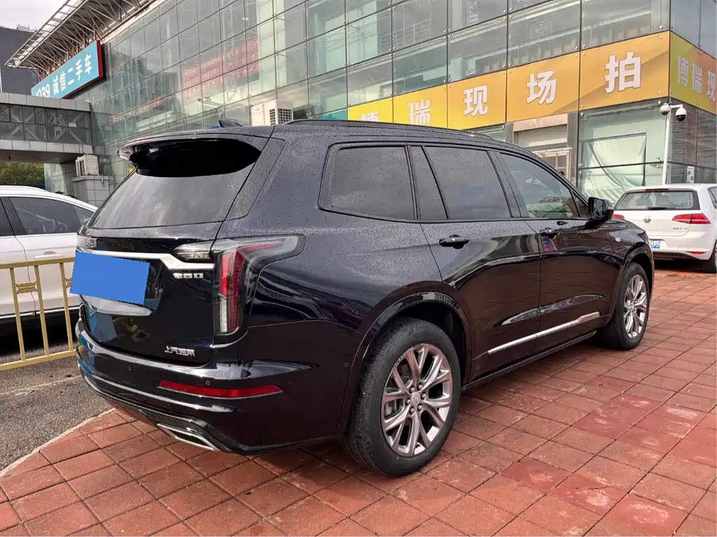 CADILLAC XT6