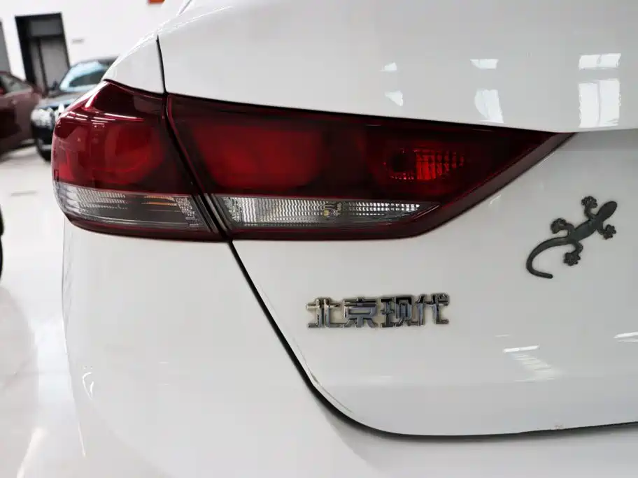 Hyundai Elantra — миниатюра 19
