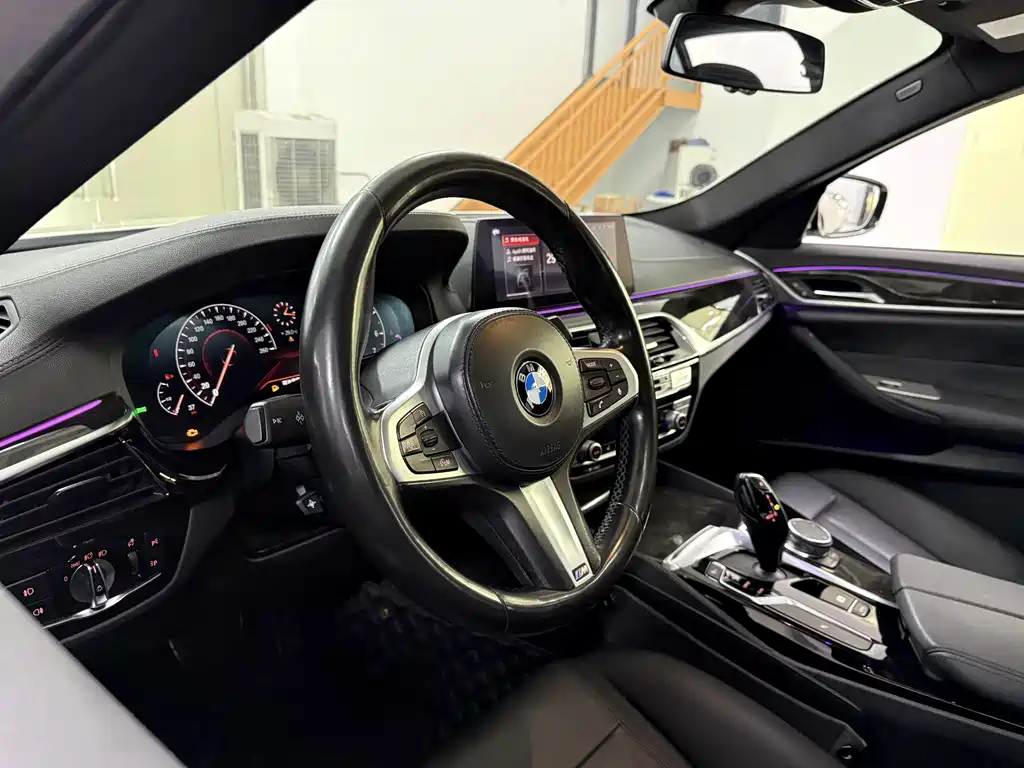 BMW 5 Series — миниатюра 10